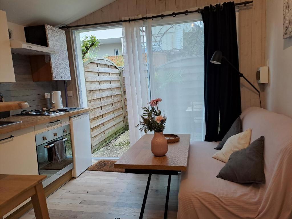 Joli Studio Au Calme Dans Un Jardin Privatif Ouistreham Exteriör bild