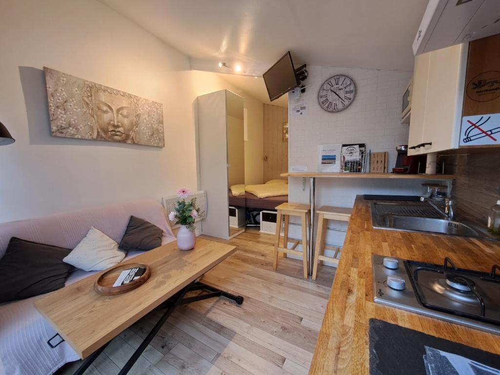 Joli Studio Au Calme Dans Un Jardin Privatif Ouistreham Exteriör bild