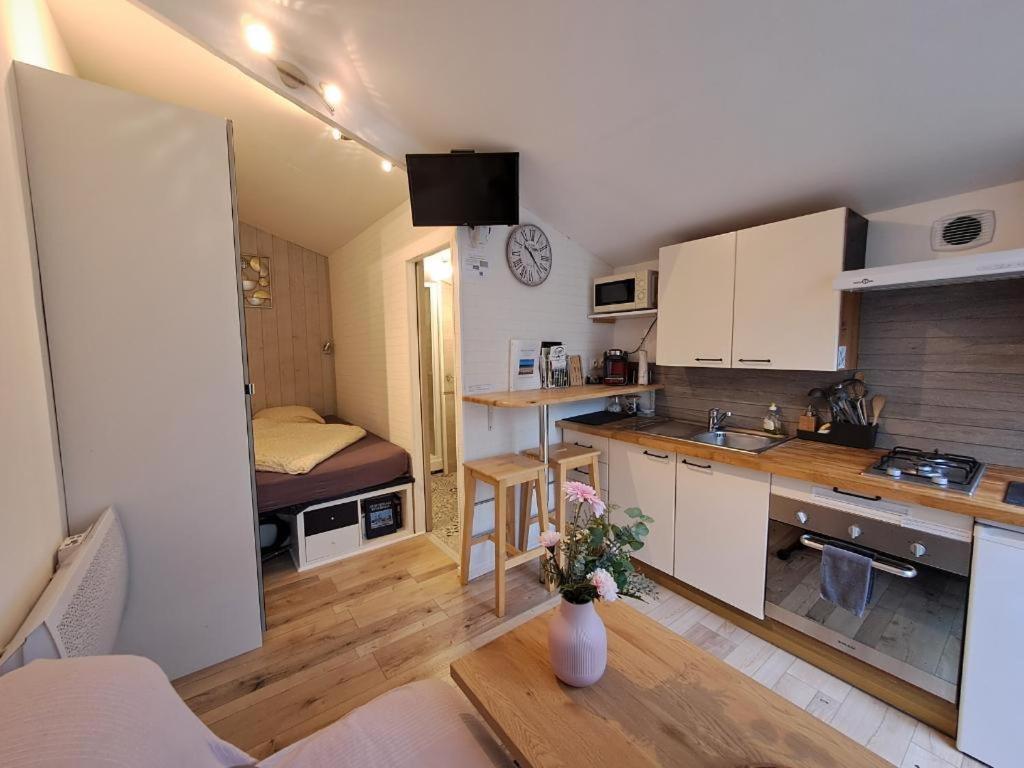 Joli Studio Au Calme Dans Un Jardin Privatif Ouistreham Exteriör bild